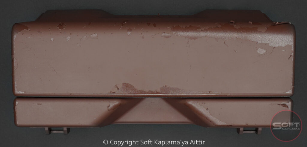 BMW-F10-arka-kolcak-bardaklik-plastik-aksam-soyulma-cizilme-asinma-deformasyon-yenileme-soft-kaplama-restorasyon-once.jpg